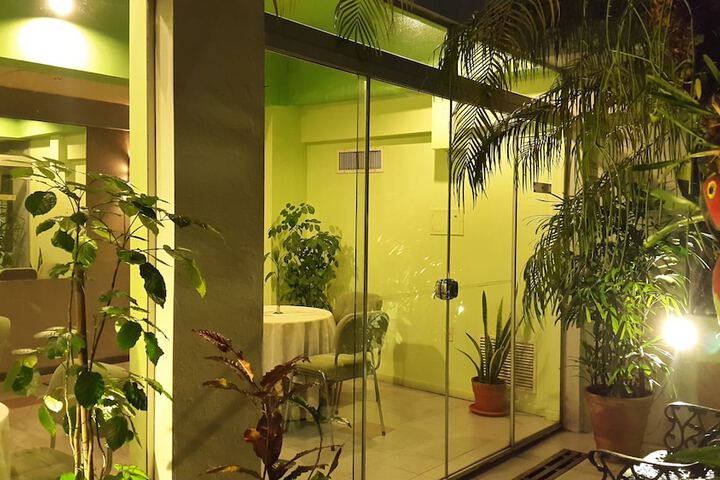Hotel Exterior 25 of 27