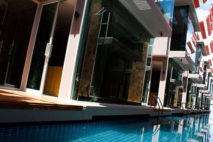 Pool Hotel