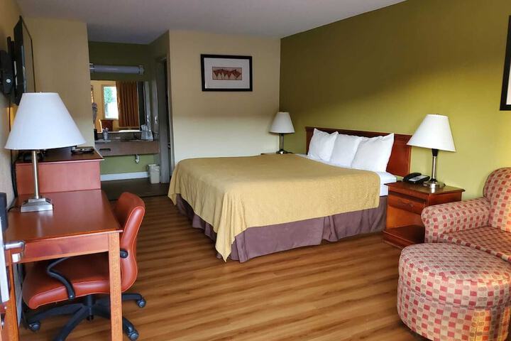 Room 9 of 12
