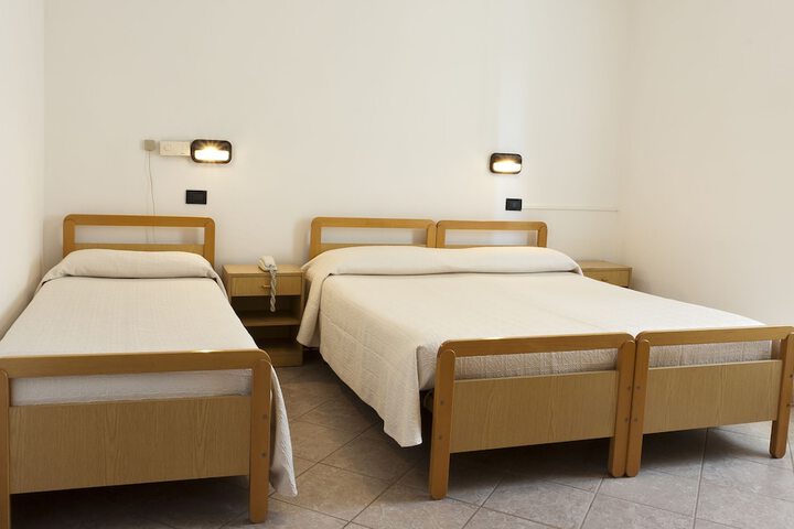 Room 8 of 24