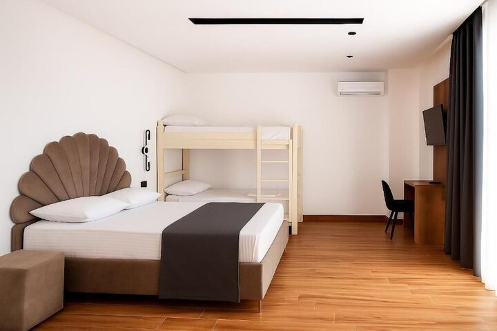 Room 4 of 23