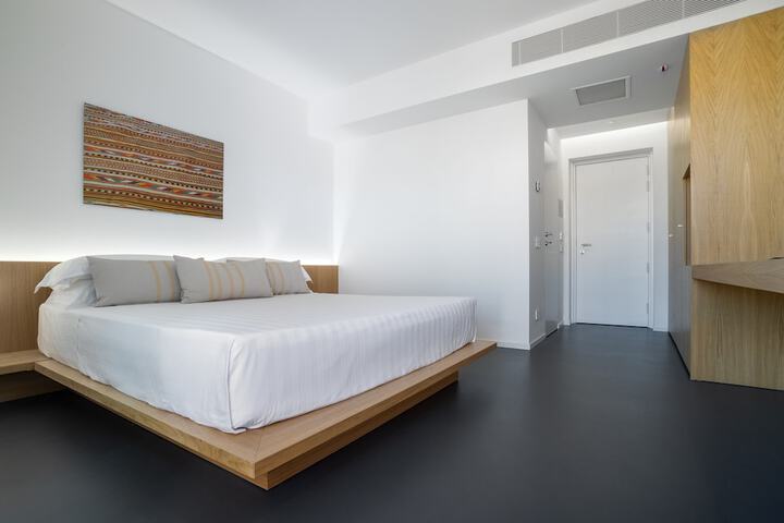 Room 7 of 33