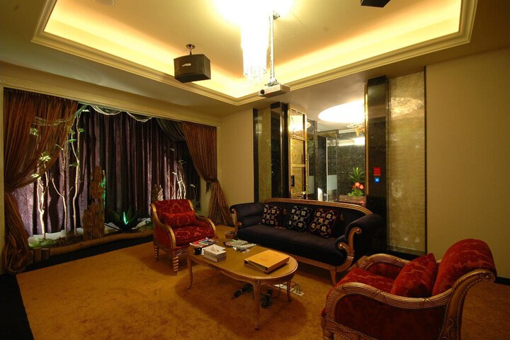 Room 27 of 49