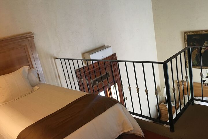 Room 8 of 87
