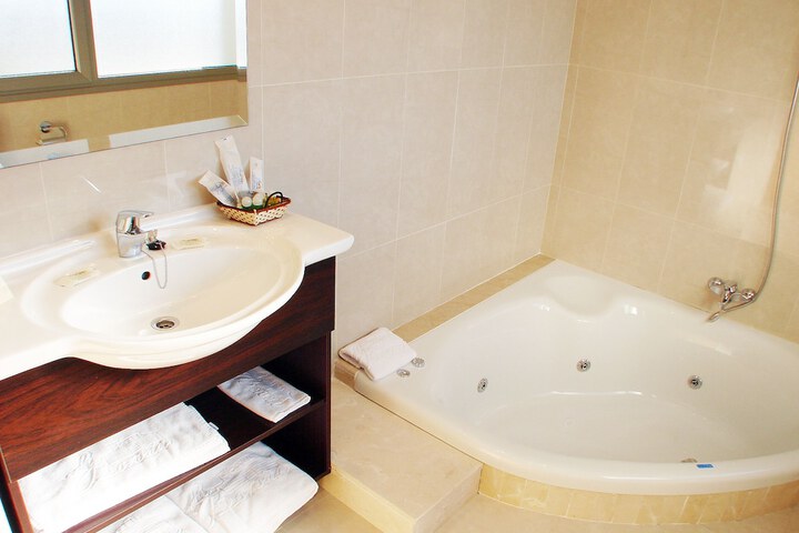 Jetted tub