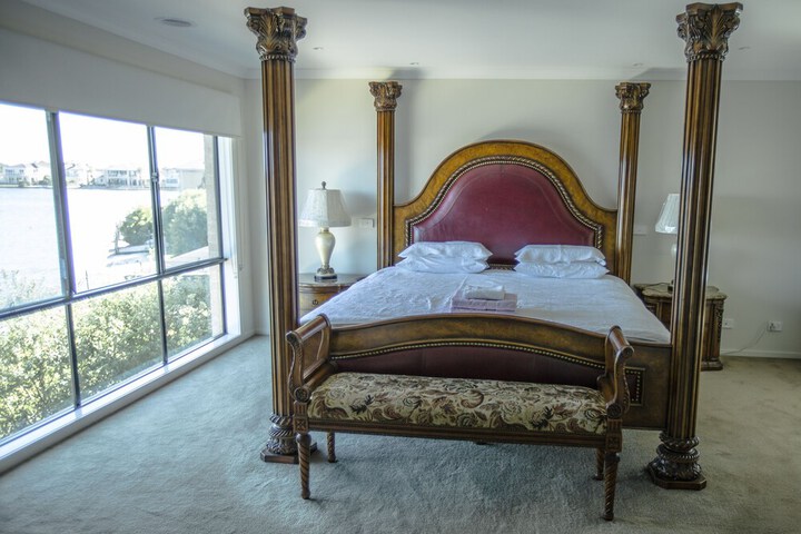 Room 7 of 29