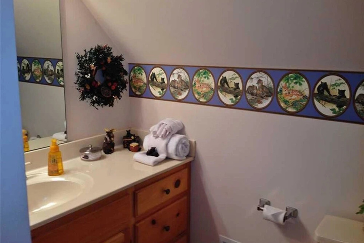 Room 3 of 20