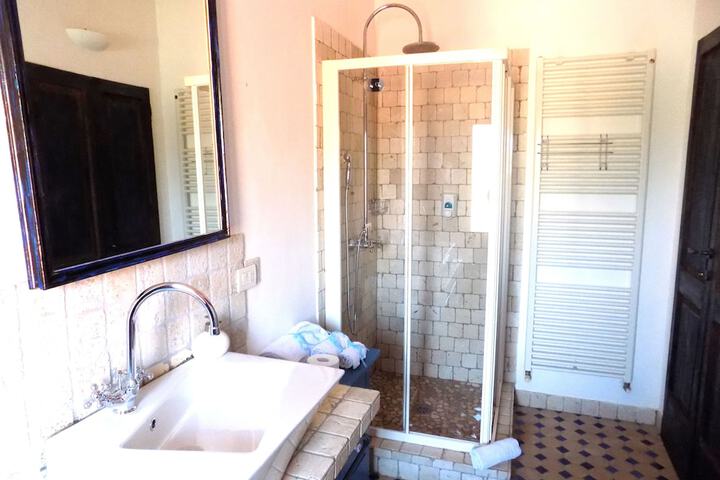 Room 40 of 123