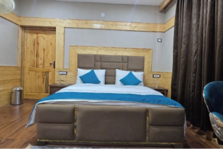 Room 6 of 31