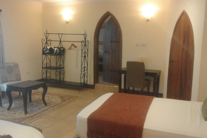 Room 6 of 8