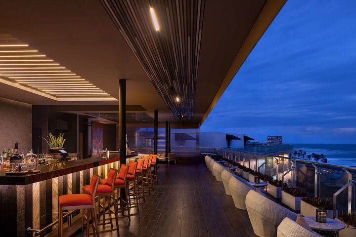 Lounge 92 of 128