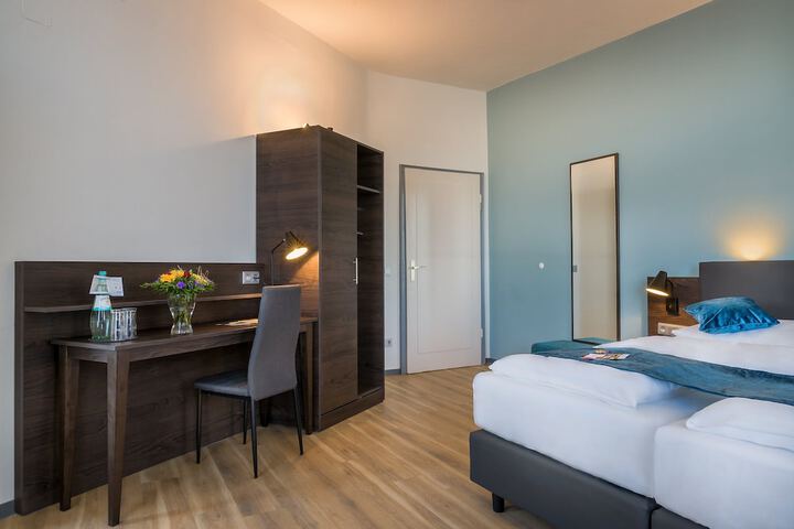 Room 16 of 43