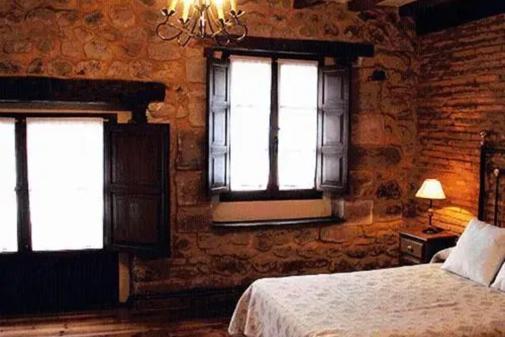 Room 5 of 12