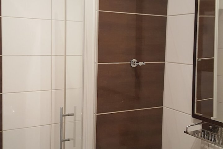 Room 5 of 60