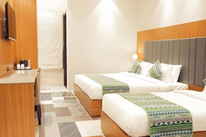 Room 14 of 34