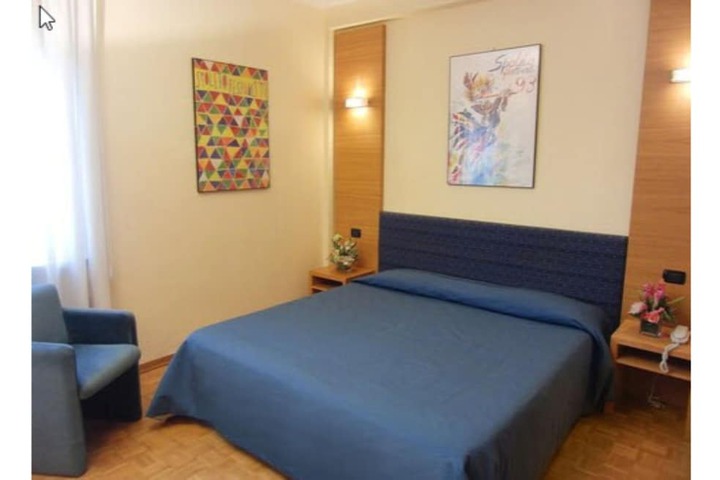 Room 16 of 34