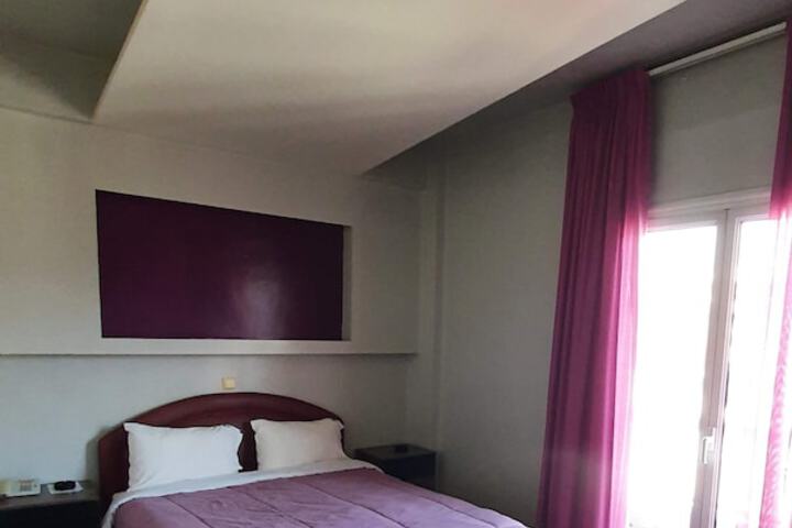 Room 32 of 60