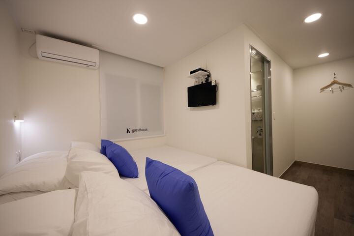Room 3 of 43
