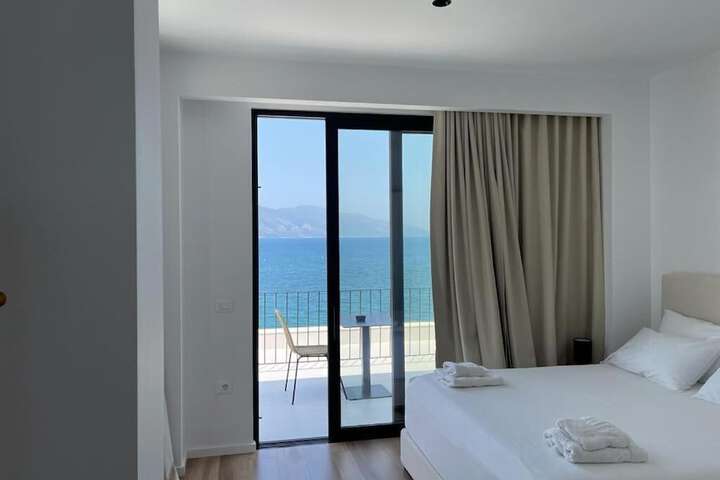 Room 2 of 4