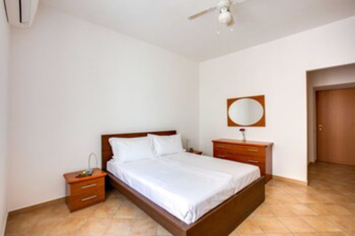 Room 8 of 14