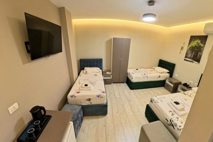 Room 3 of 77