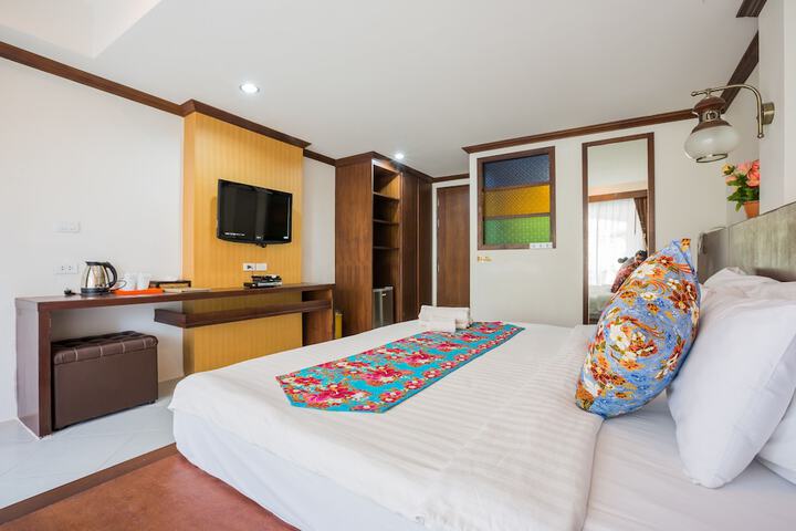 Room 27 of 63
