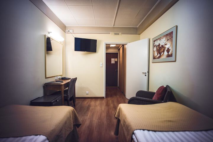 Room 32 of 69