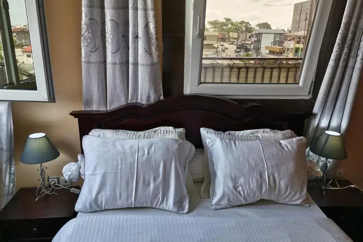 Room 4 of 12