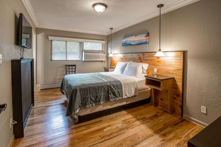 Room 5 of 52