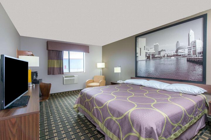 1 King Bed (7 of 8)