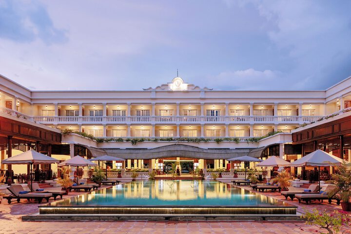 Pool Hotel