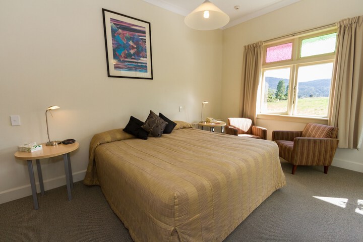 Room 3 of 36