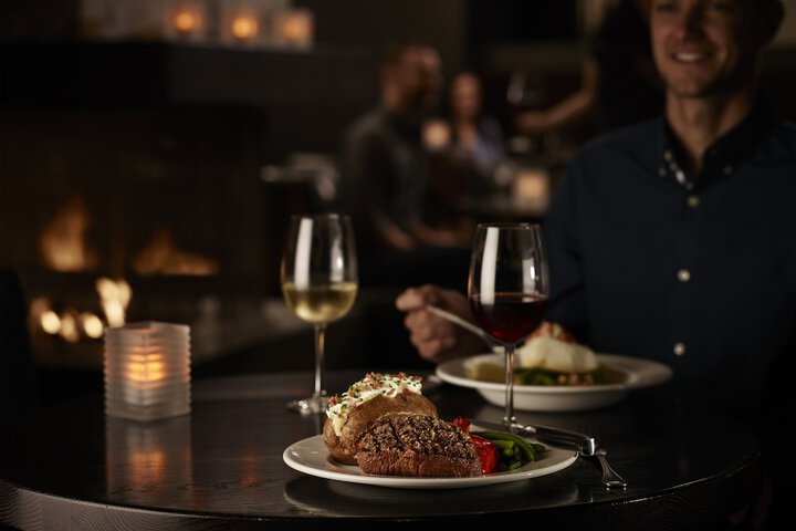 Dining 33 of 49