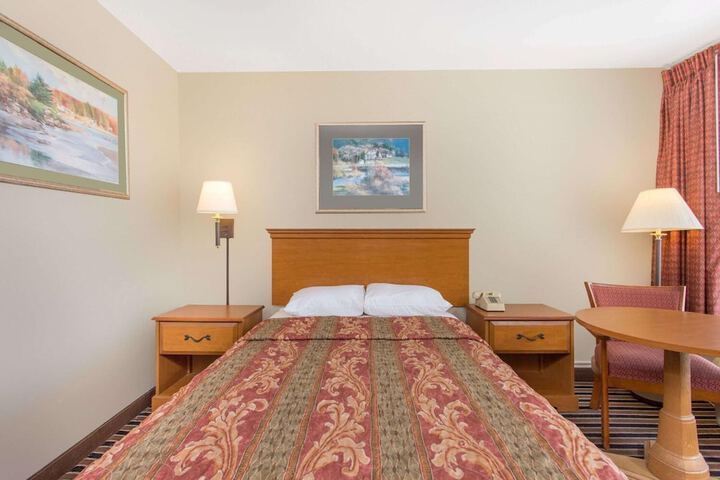 Room 10 of 22