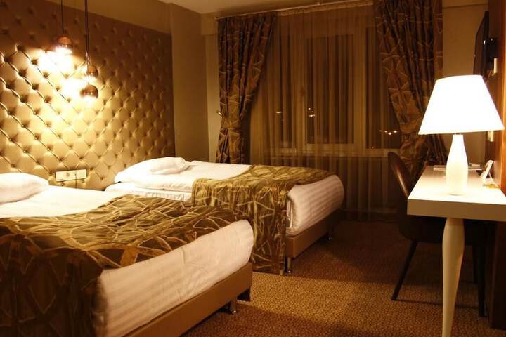 Room 17 of 48