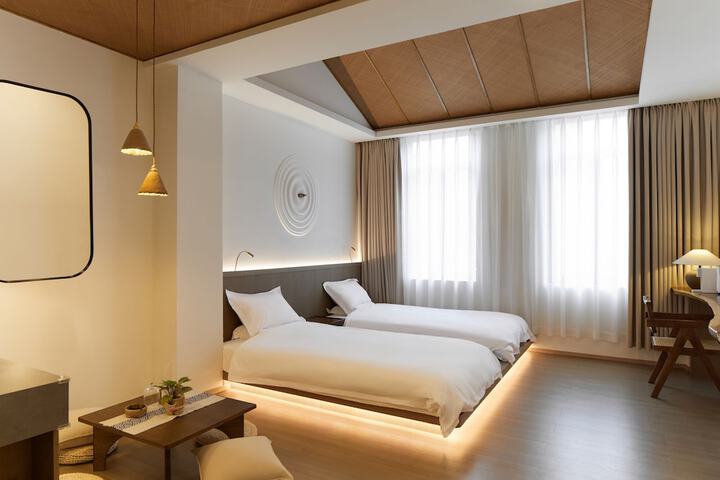 Room 13 of 44