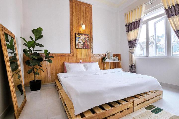 Chill House Dalat Hotel