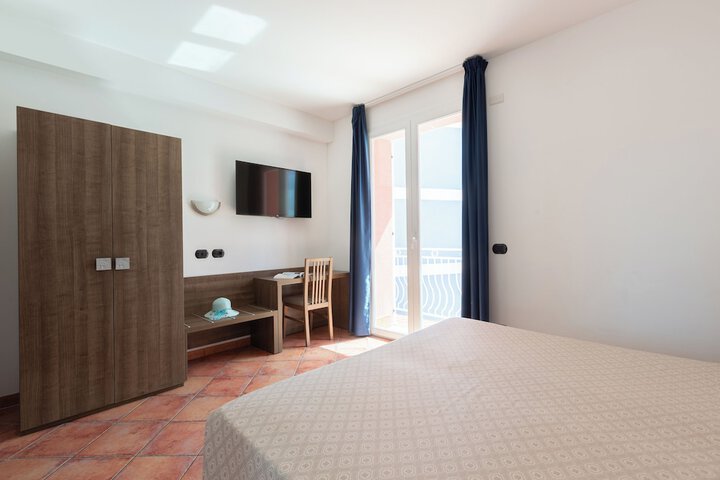 Room 16 of 60
