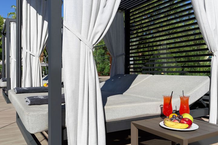 Hotel with Pool