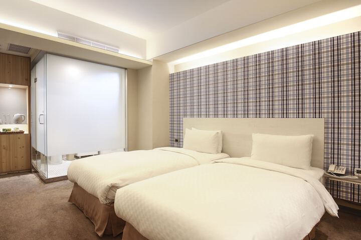 Room 10 of 145