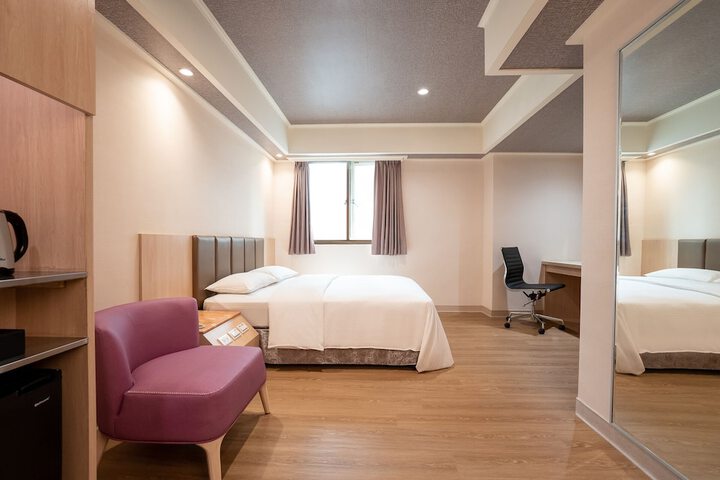 Room 70 of 128