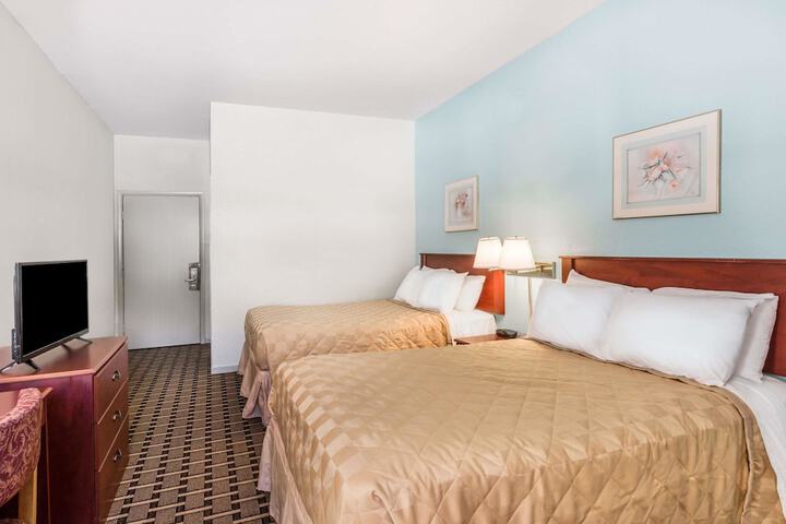 2 Double Beds (1 of 7)