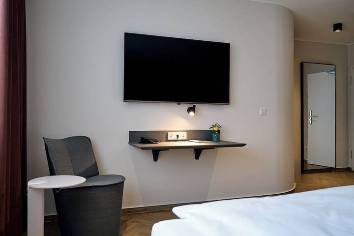 Room 48 of 102