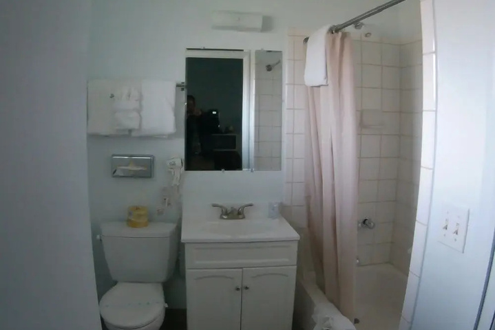 Room 8 of 13