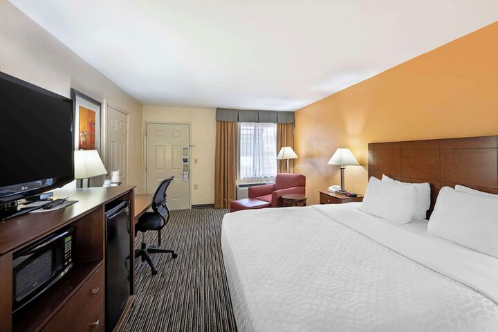 Room 6 of 24