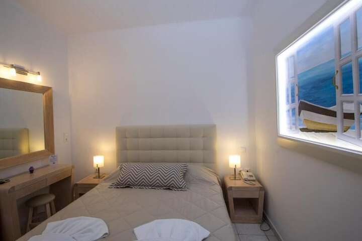 Room 3 of 93