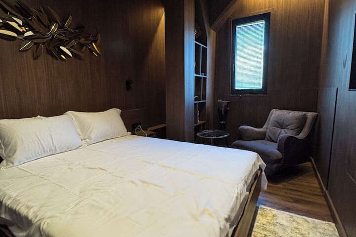 Room 4 of 55