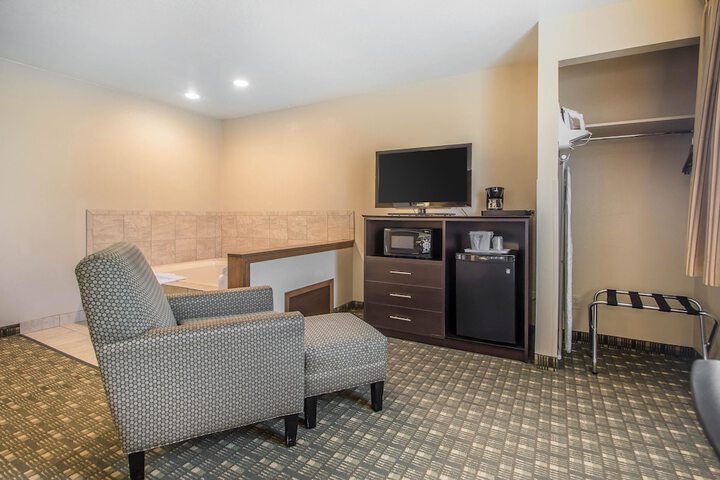 Room 21 of 32