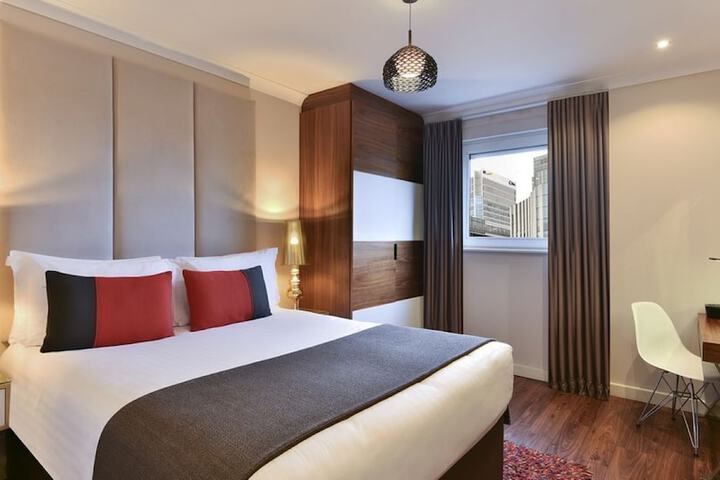 Room 9 of 36