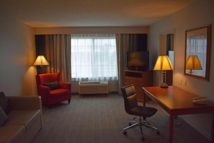 Deluxe King Bed (2 of 13)